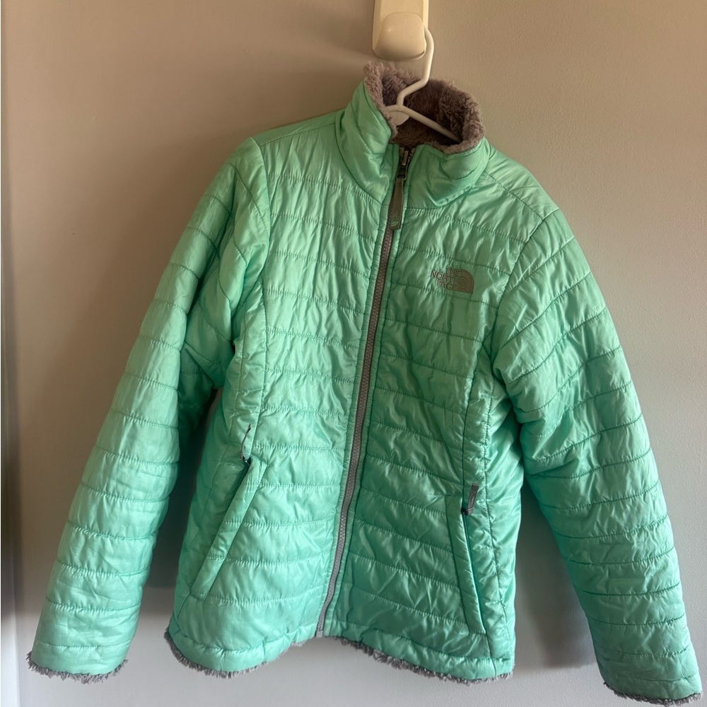 The North Face Girls’ Reversible Mossbud Swirl Jacket – Gray/Mint
